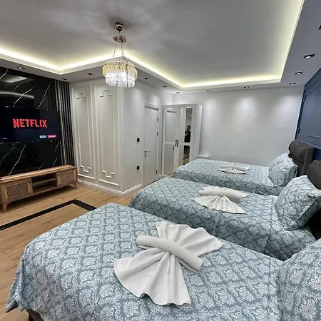 The Cozy, Below Street Floor 아파트 *